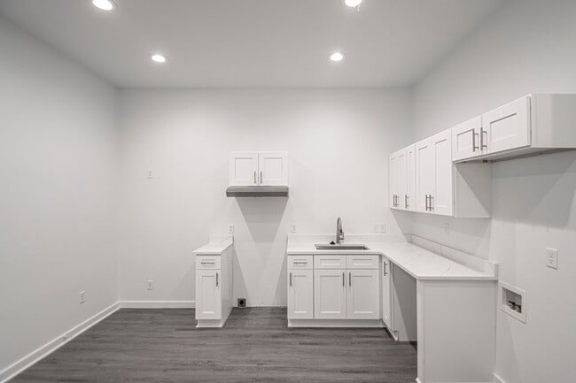 Building Photo - 214 S Park St Unit A