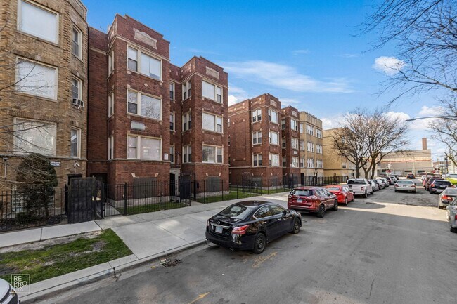 Photo - 7120 S East End Chicago, IL 60649