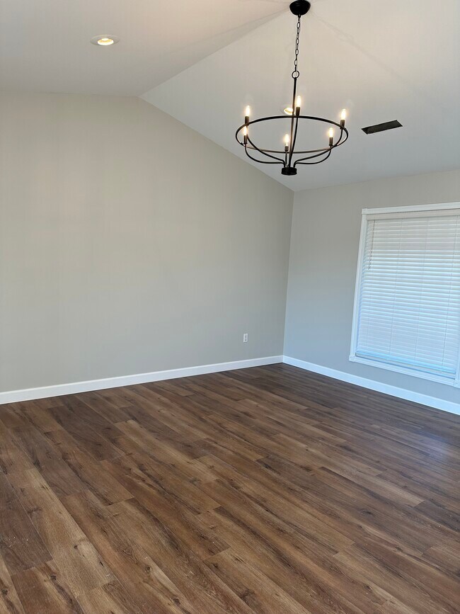 Photo - 190 Scarlet Oak Dr.