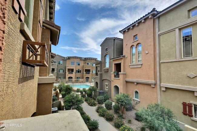 Building Photo - 240 W Juniper Ave