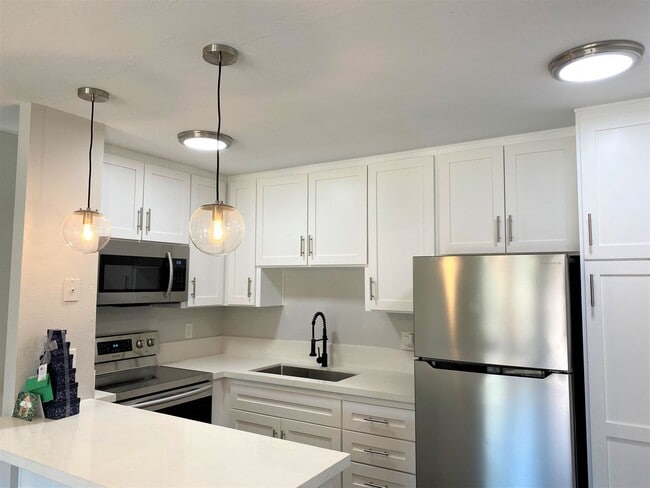 Building Photo - 1 Bedroom, 1 Bathroom condo in Friars Pointe HOA