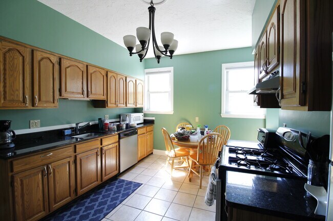 Building Photo - 196 Dorchester St Unit House