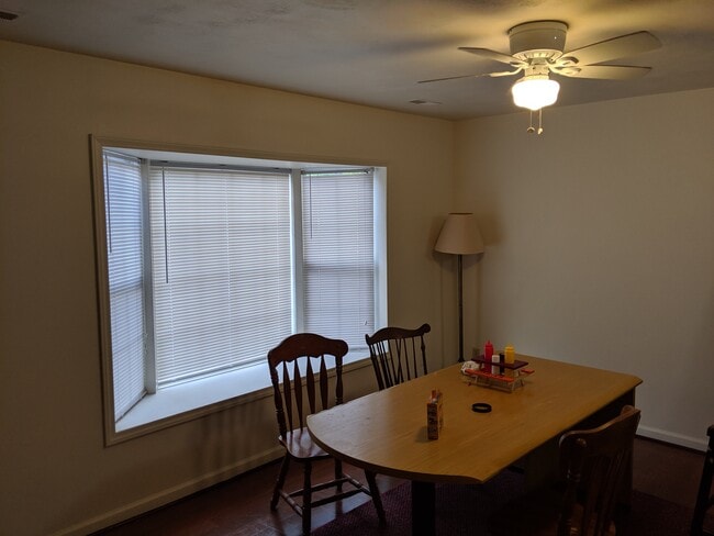 Dining area with attractive bay window. - 892 Patrick Henry Dr