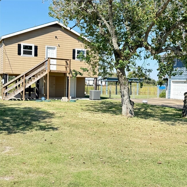 Photo - 143 Bastrop Bayou Dr