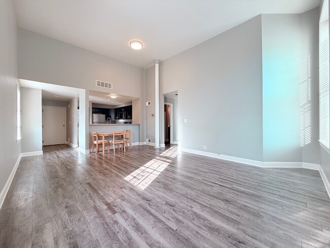 Building Photo - 11 N Beaver St