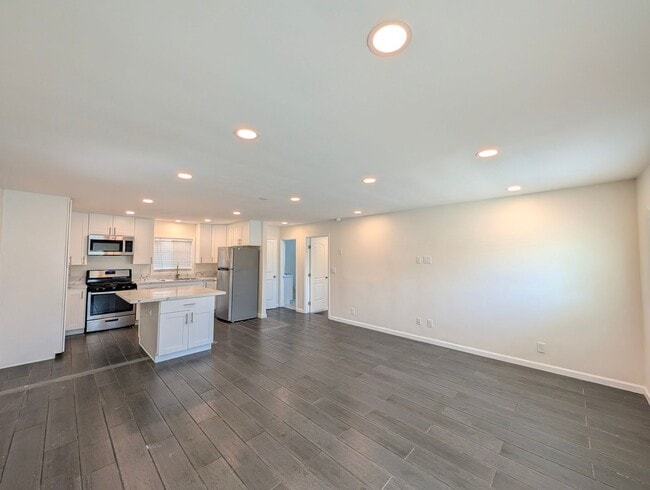 Photo - 5207-5209 Cartwright Ave. Unidad 5207