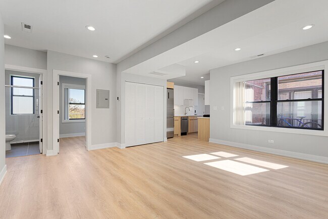 Photo - 1552 1/2 W Juneway Terrace Unit 1G