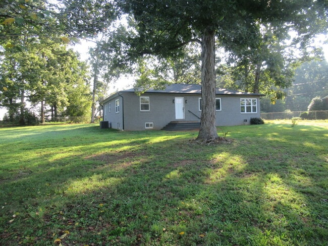 Building Photo - Spacious, Move-In Ready Rental with Modern Updates on the West Side of Lincolnton!