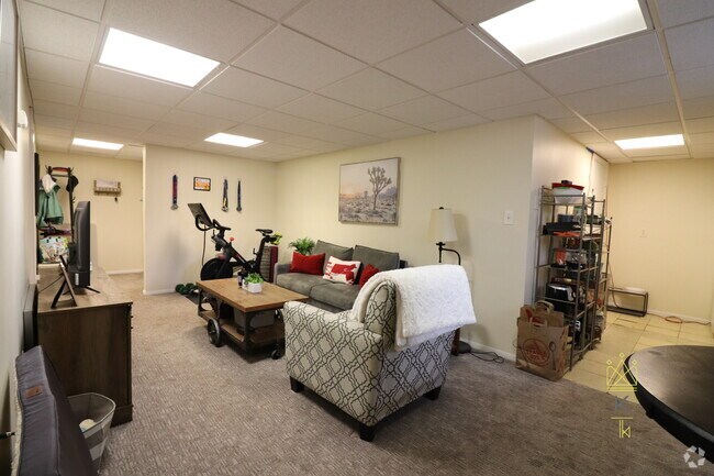 Building Photo - 34 A Park St Rental