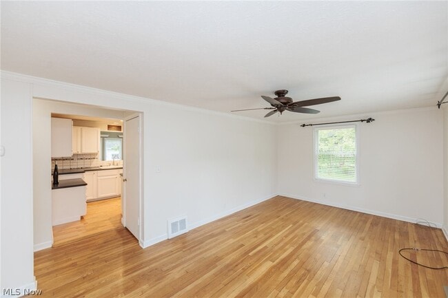 Photo - 7381 Portage St