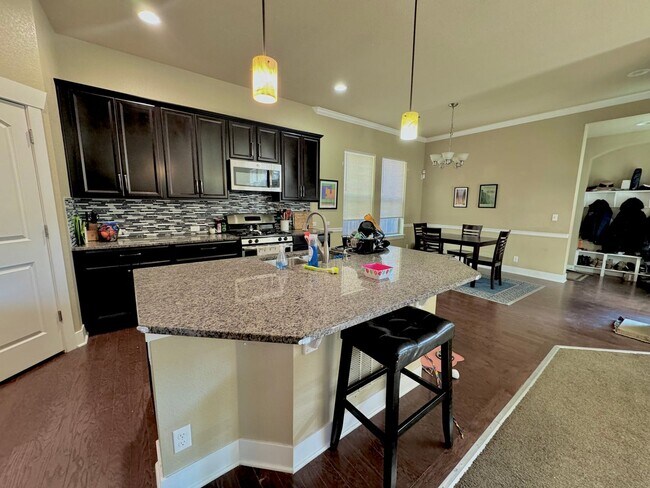 Photo - Spacious Backyard