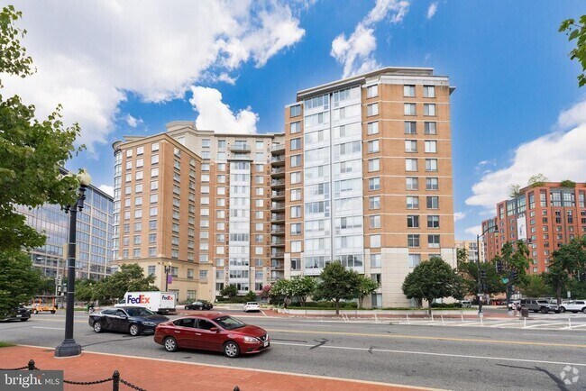 Building Photo - 555 Massachusetts Ave NW Unit 1311 Rental