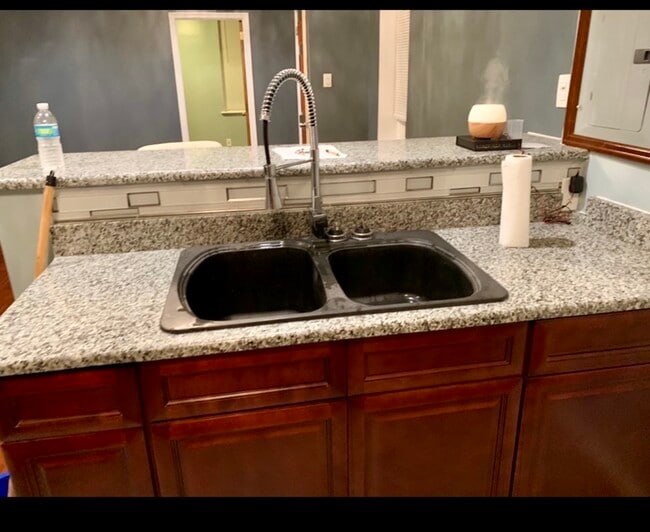 Photo - 143 Delphine St