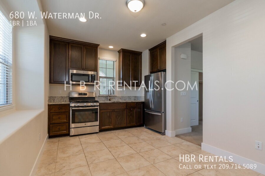 Photo - 680 W Waterman Dr