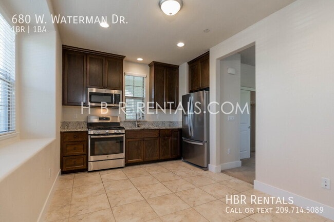 Building Photo - 680 W Waterman Dr