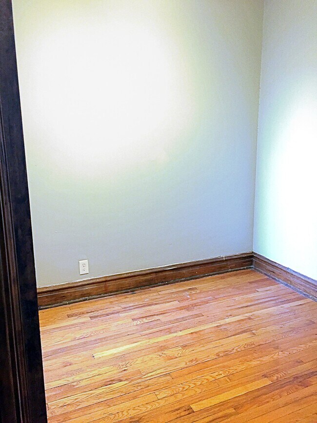 2nd Bedroom - 5339 S Maryland Ave