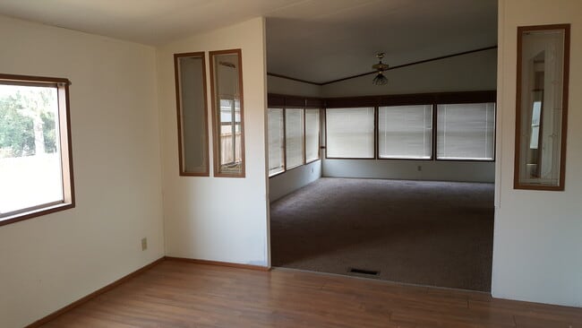 Photo - 210 Arrow Way