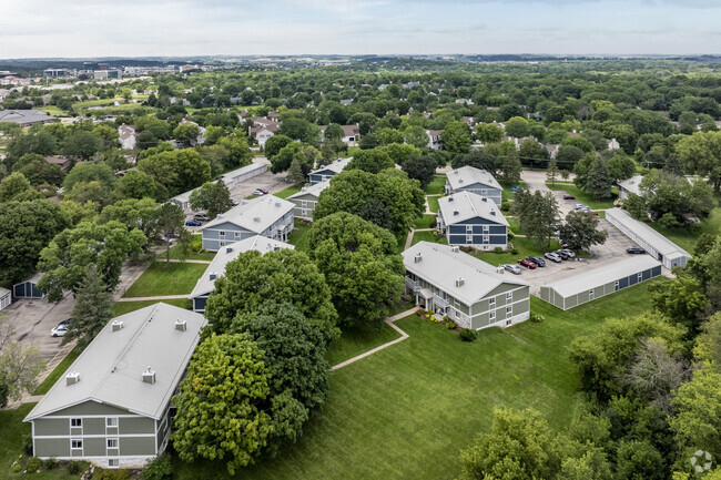 Aerial - Heathercrest Apartments