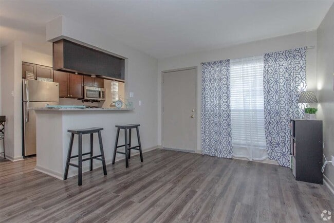 Photo - College Main Apartments