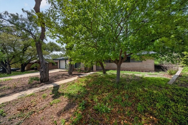 Photo - Beautifully refreshed 3-bedroom, 2-bath ranch-style home, located in the sought-after Colonies No...