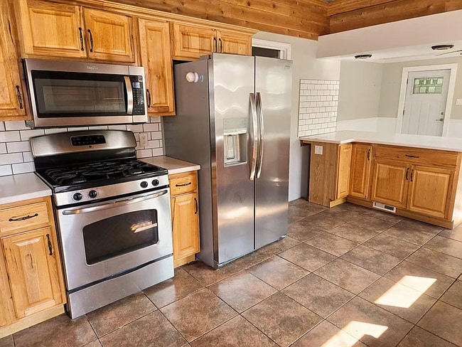 Photo - 634 Tawas St