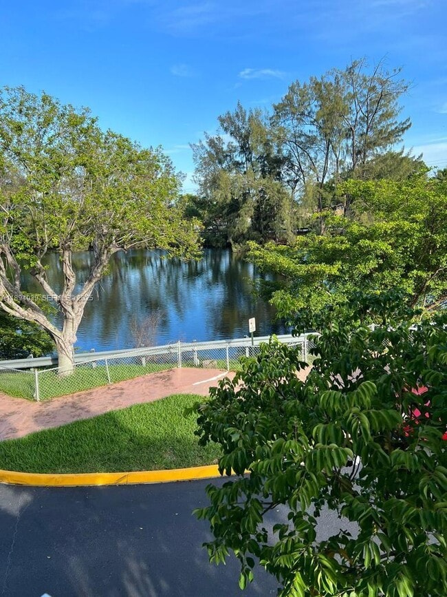 Building Photo - 1200 NE Miami Gardens Dr Unit 220W