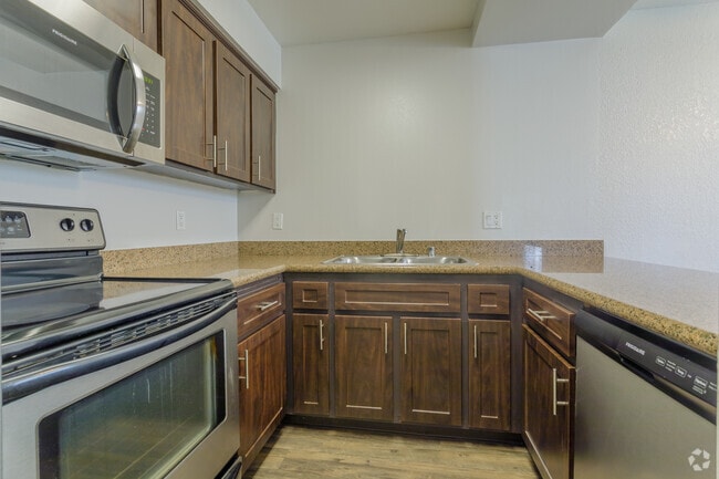 2BR, 1BA - 800 SF
