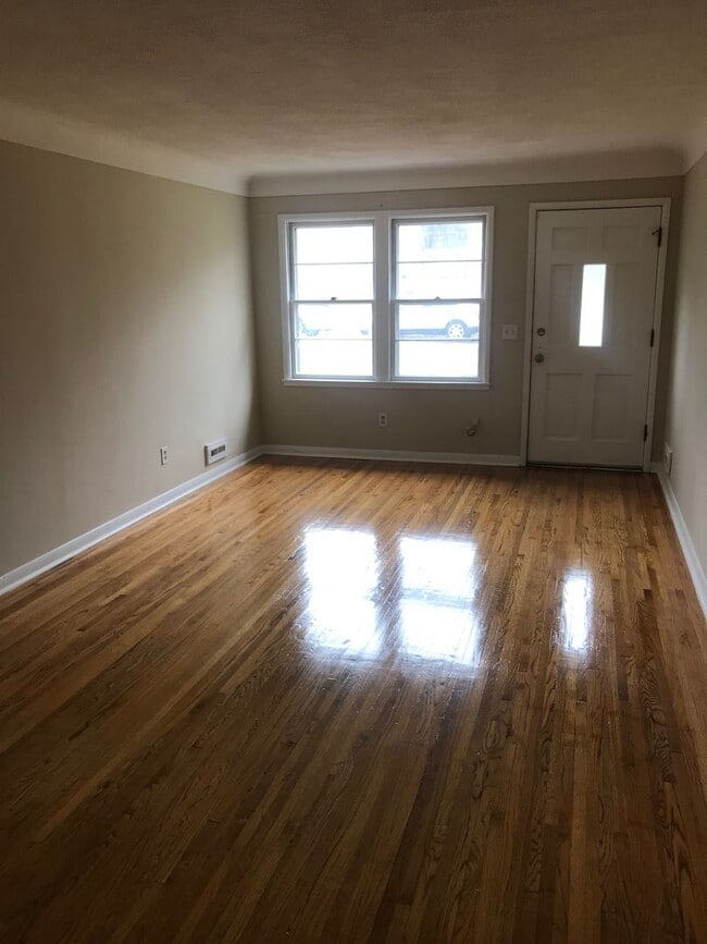 Amazing 3 bedroom 2 bath plus Den/Office i... - Amazing 3 bedroom 2 bath plus Den/Office i... House