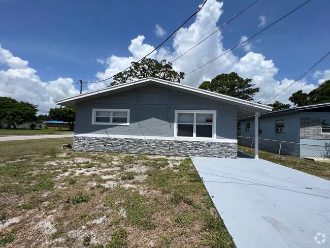 Building Photo - 3 Bedroom 1 1/2 Bath Fort Pierce Rental