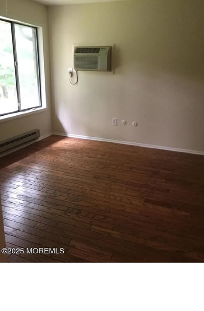 Photo - 84 Amberly Dr Unit J