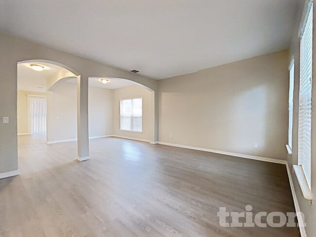 Photo - 1513 Lancashire Way