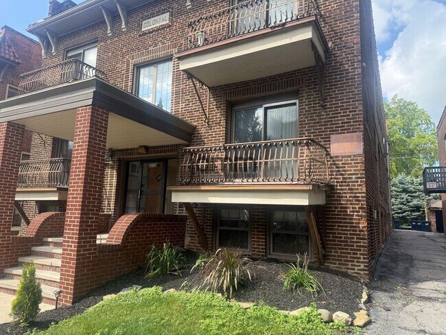 Photo - 2773 Hampshire-Unit 8 Unit 8