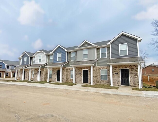 Building Photo - 1115-B4 Hillwood Drive Rental