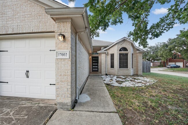 Photo - 17002 Analisa Cir