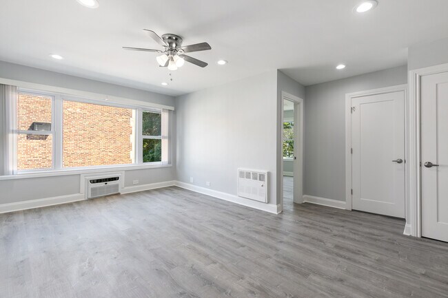 Photo - 7630 N Eastlake Terrace Unit 1E