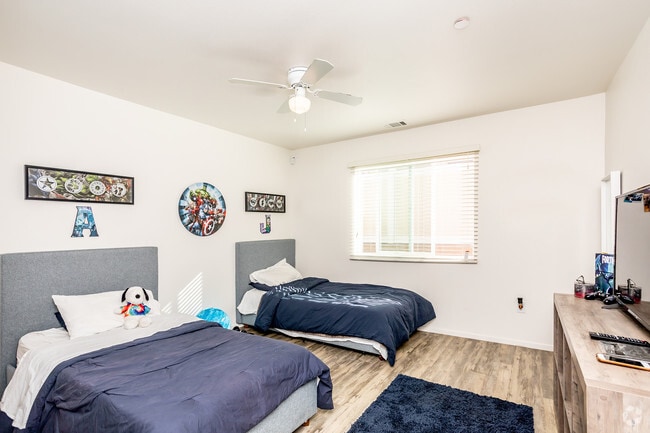 2BR, 2BA - 1074 SF
