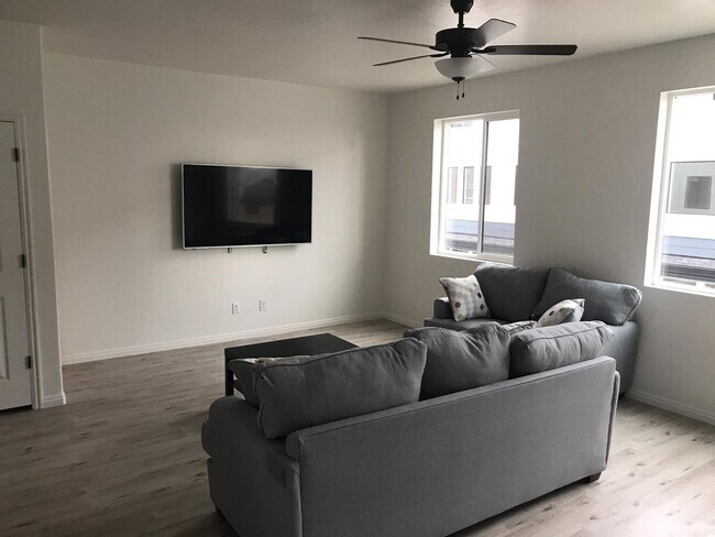 Photo - 449 Willow Leaf Rd