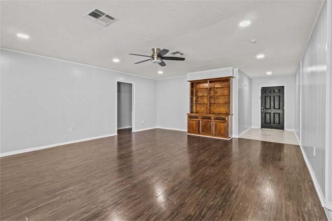 Photo - 2202 Colonial Ct N