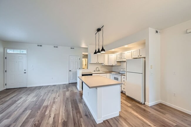 Photo - Bright & Cozy 2BD/2BA Townhome in Meadowview neighborhood!