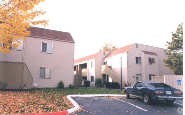 Pines Apartments - Pines Apartments