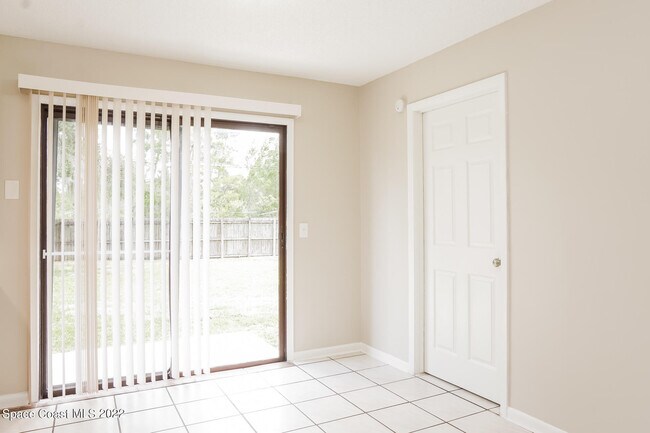 Photo - 1658 Wainwright St SE