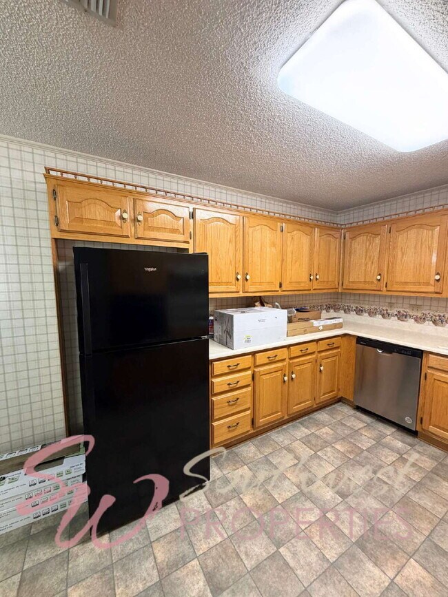 Photo - 2 bedroom 2 bath well maintained home close to city park!