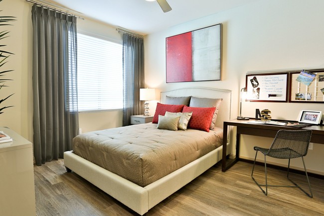 The Met at Fashion Center apartments — community photo