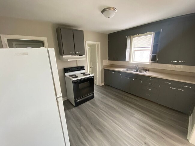 Photo - AVAILABLE August 6th - 2 + Bed 1 Bath Renovated Home on Corner Lot