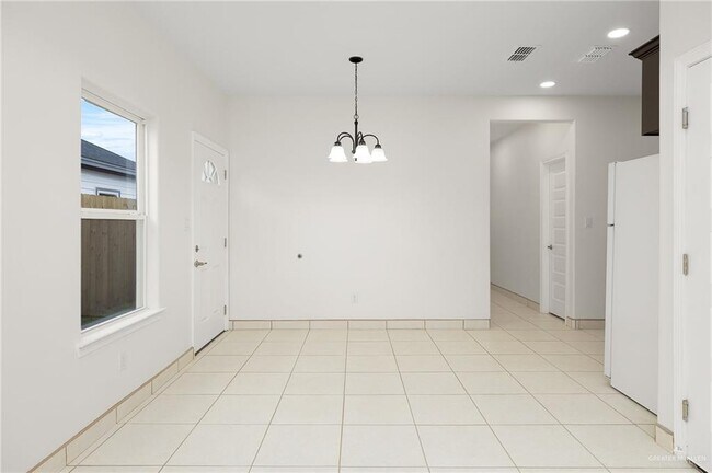 Photo - 12 Valley S Cir Unidad B