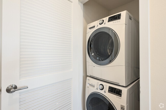1BR, 1BA - 690SF - Laundry