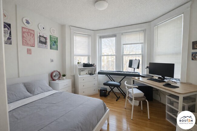 Building Photo - 165 Hemenway St Unit 17