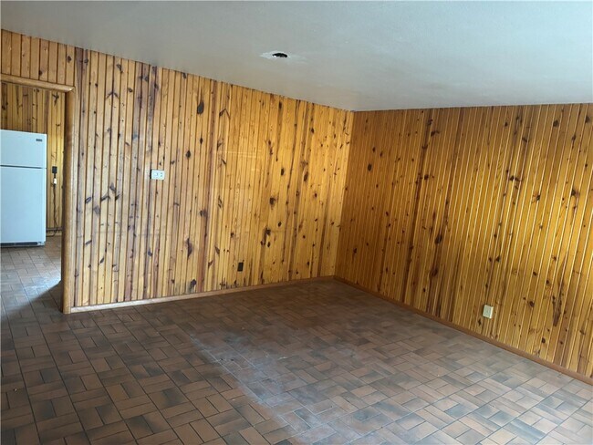 Photo - 645 W Adams St