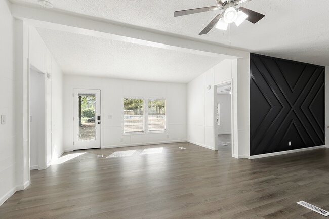 Photo - 36375 Longleaf Dr