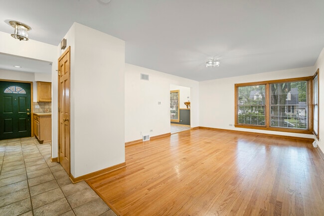 Photo - 421 N Elm St